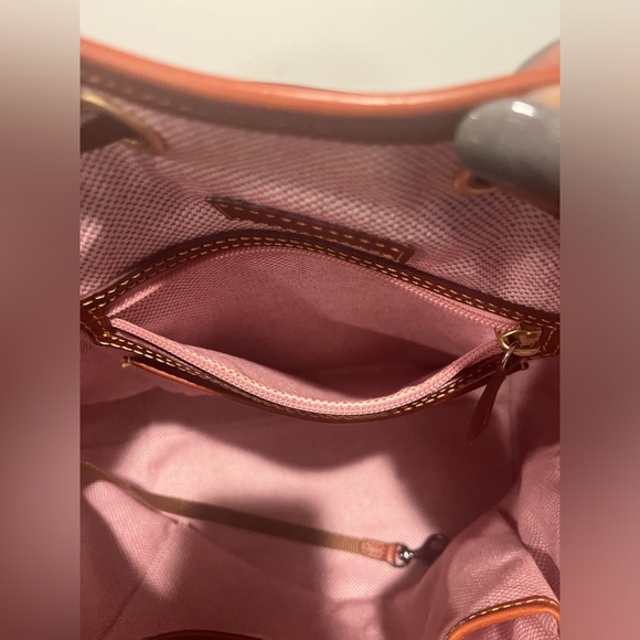 🖤 Authentic Dooney and Bourke Dillen Drawstring Bag 🖤 - Picture 9 of 13